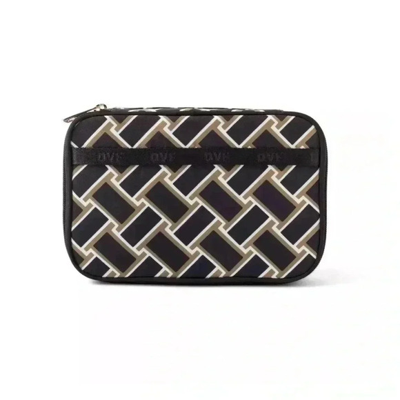 NWT Diane Von Furstenberg Jewelry
Organizer Small Zippered Bag Black Gold Weave - Picture 2 of 4